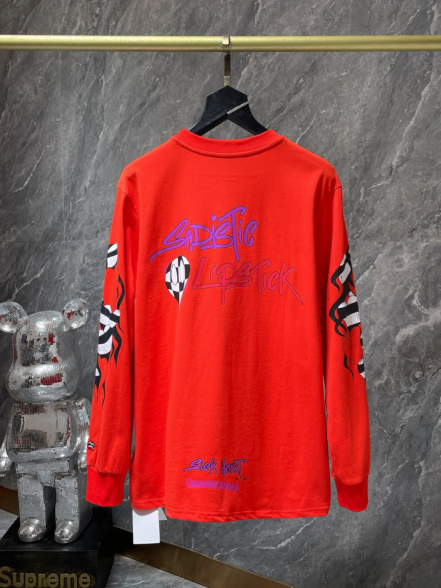 P160 Chrome Hearts 🍁Long T Series🍁 Available simultaneously at counters Chrome Mattyboy graffiti flame love long T specially customized original 1:1 high weight comfortable fabric Recommended color: customized red Size: S, M, L, XL